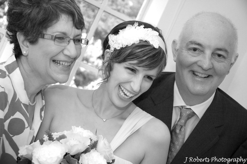Bride with parents - wedding photography